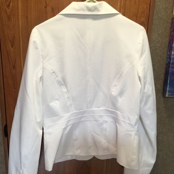 NWOT. Maurice’s Women’s White Blazer Size 11//12. - Picture 5 of 9